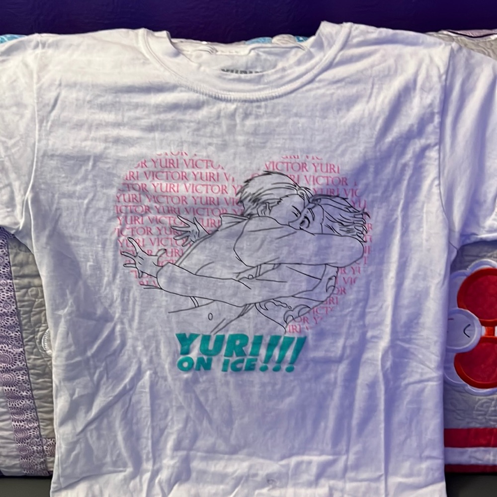 White medium hot topic t-shirt.